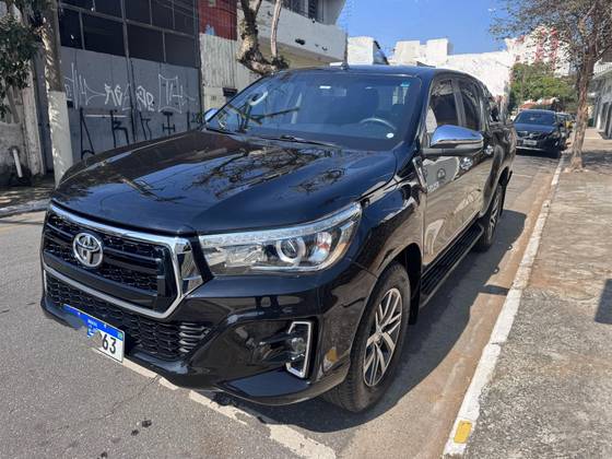 TOYOTA HILUX 2.8 SRX 4X4 CD 16V DIESEL 4P AUTOMÁTICO TOYOTA HILUX 2.8 SRX 4X4 CD 16V DIESEL 4P AUTOMÁTICO